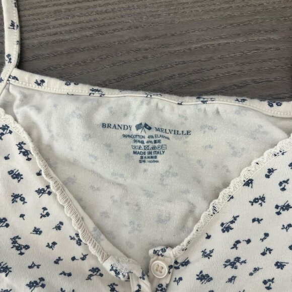 Brandy Melville Women's Cream and White Vest - Picture 2 of 2